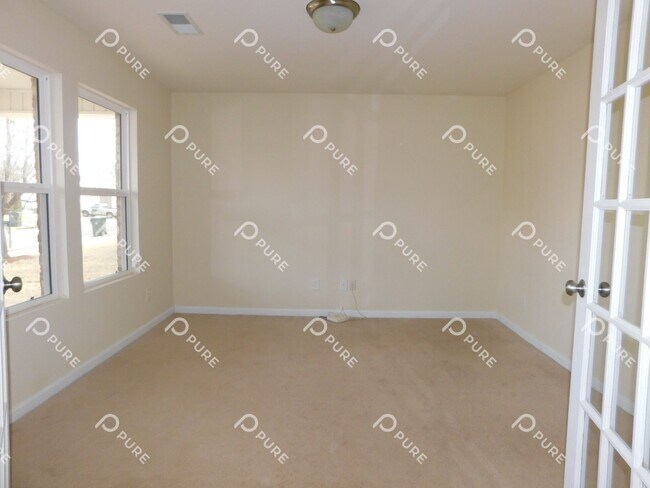 Building Photo - 108 Barnard St