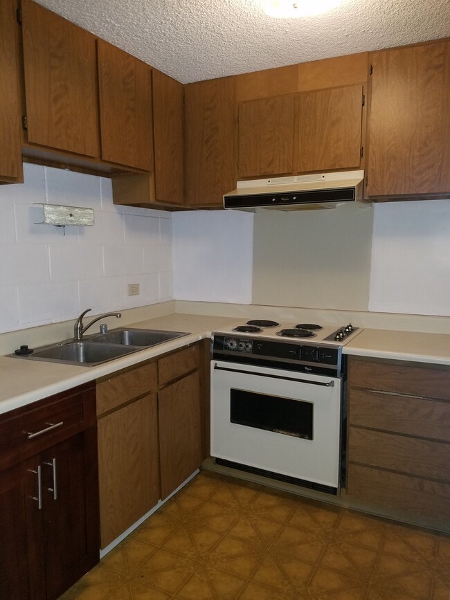 Kitchen - 1226 Matlock Ave