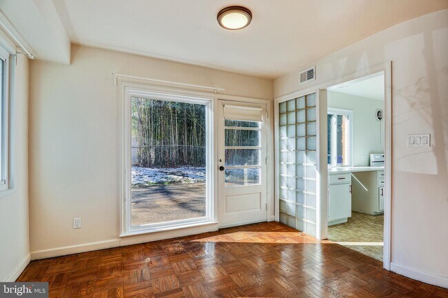Building Photo - 4004 Beechwood Rd