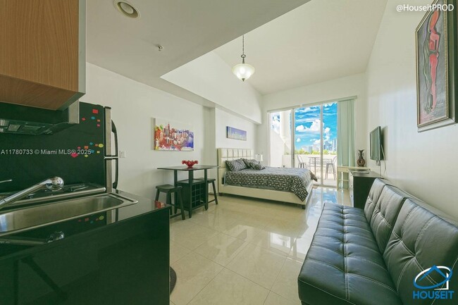 Building Photo - 1750 N Bayshore Dr