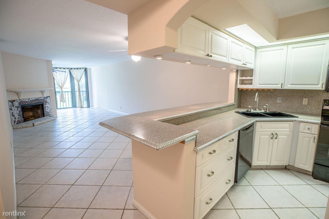 Foto principal - 2 br, 2 bath House - 123 Bay Colony Dr N