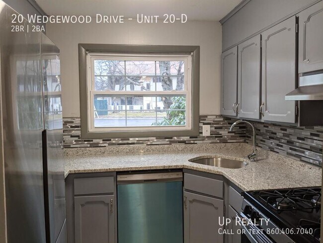 Building Photo - 20 Wedgewood Dr