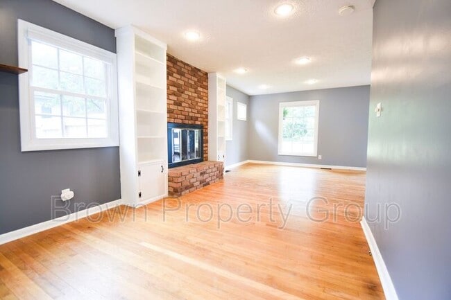 Building Photo - 1355 N Rdg St