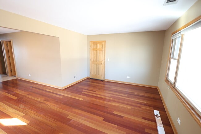 Foto del edificio - 9823 Linn Ave