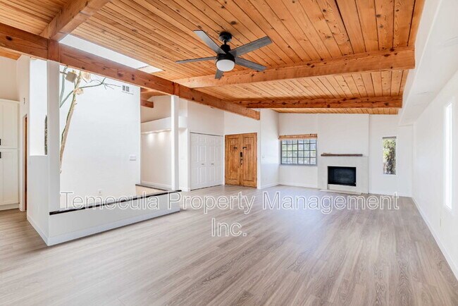 Building Photo - 2655 Loring St