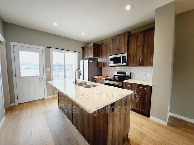 Building Photo - 1542-1157 157 St SW