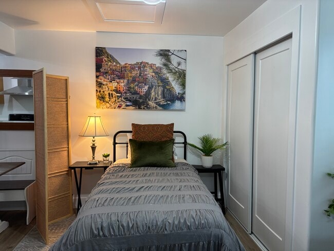 Foto del edificio - 329 E Mendocino Ave