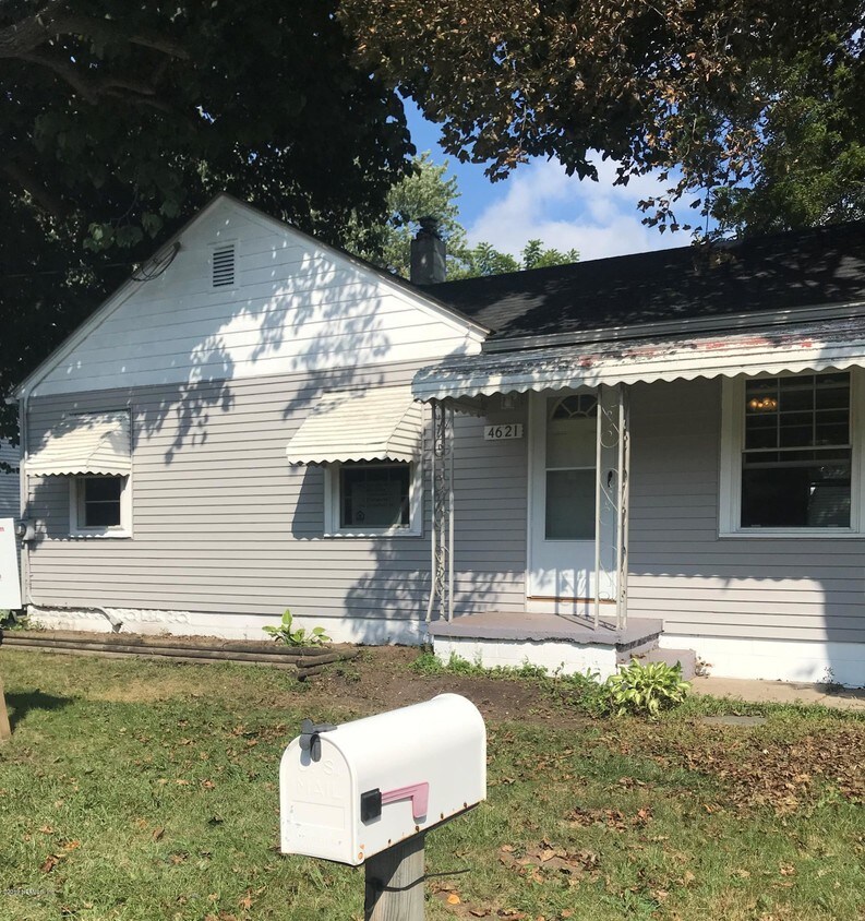 4621 S Cedar St, Lansing, MI 48910 House Rental in Lansing, MI