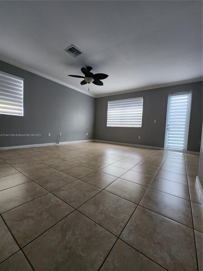 Building Photo - 362 NE 31st Terrace