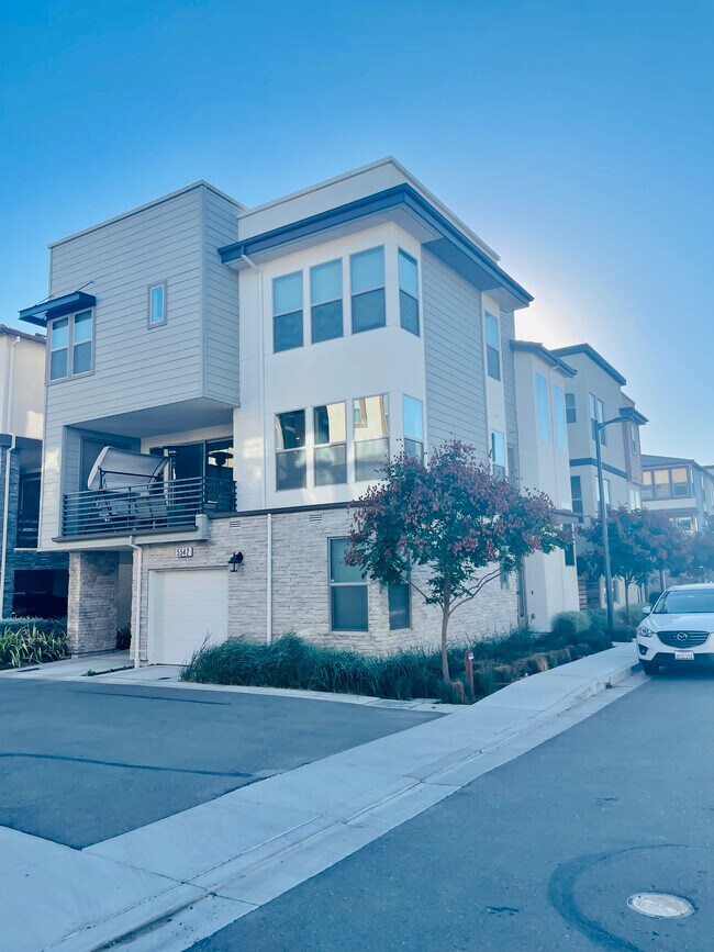 Exterior - 5542 Metropolitan Way