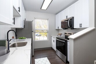 Building Photo - Iron Ridge and Stonegate Apartments