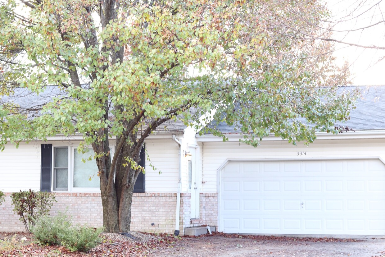 Primary Photo - Lovely Koke Mill Duplex