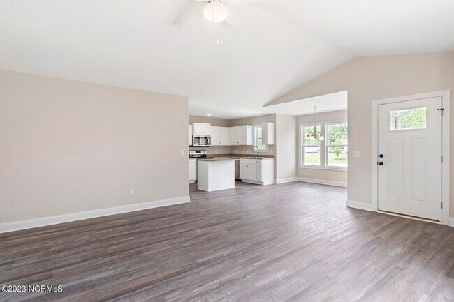 Foto del edificio - Spacious New Bungalow In Historic Downtown...