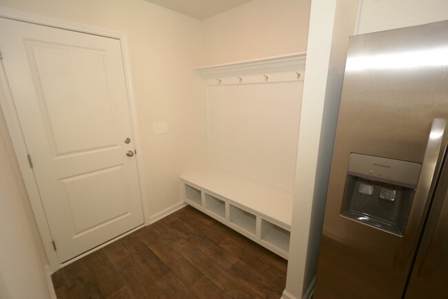 Building Photo - 158 Beckett