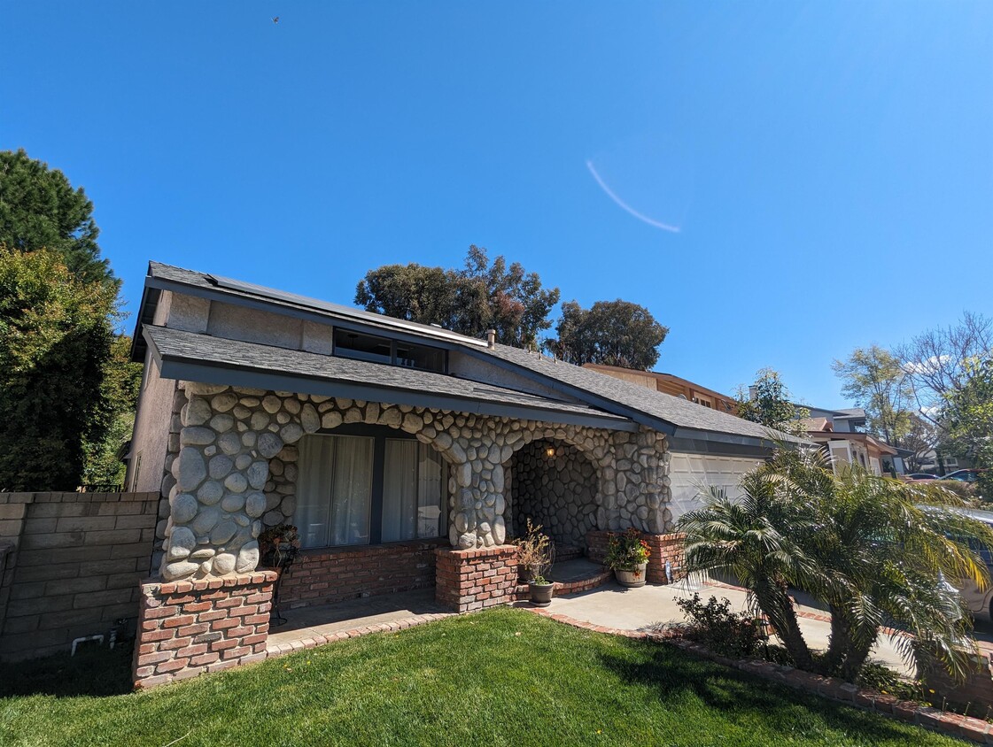 Primary Photo - 21955 Peppercorn Dr