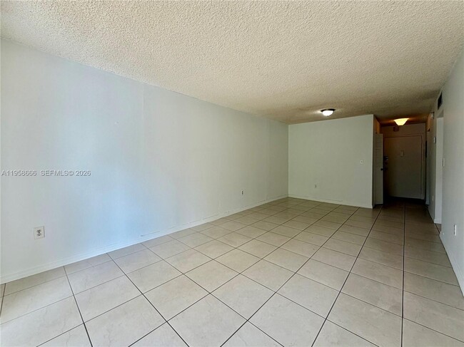 Building Photo - 901 SW 37th Ave