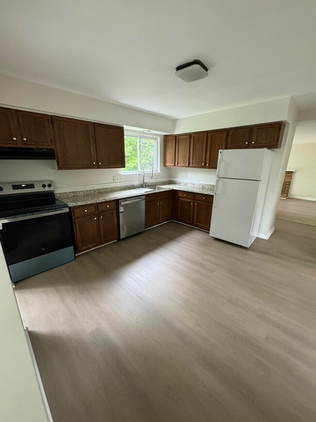 Building Photo - 3516 Beech Dr