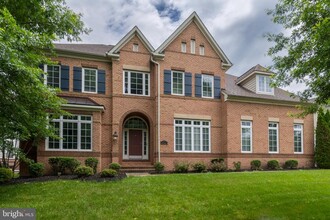 Building Photo - 2831 Galeshead Dr
