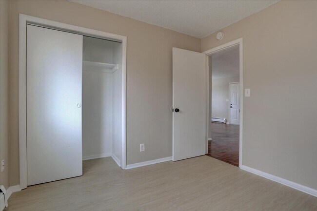 Foto del edificio - 4500 W Bingham Pl