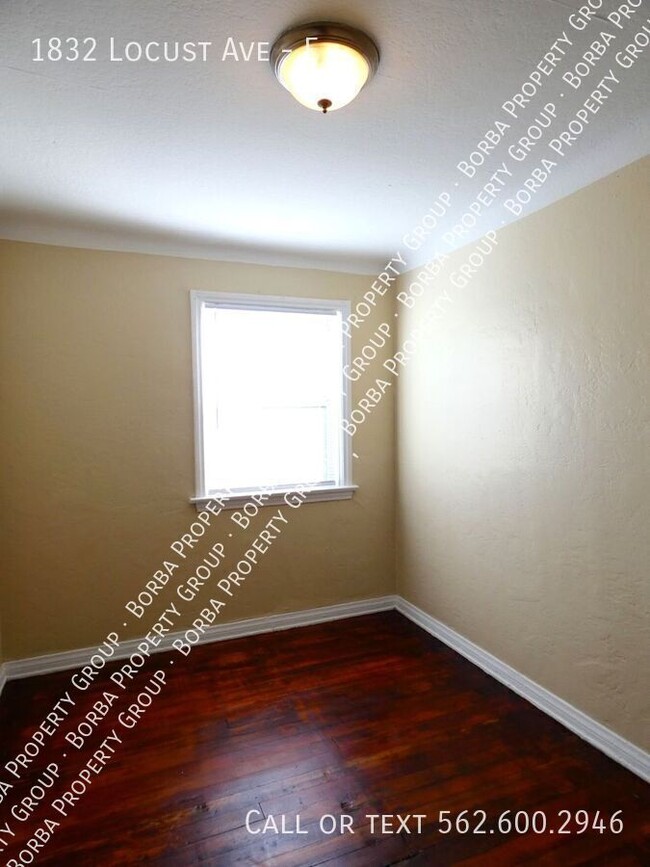 Building Photo - CHARMING 1 BEDROOM 1 BATHROOM UNIT LOCATED...