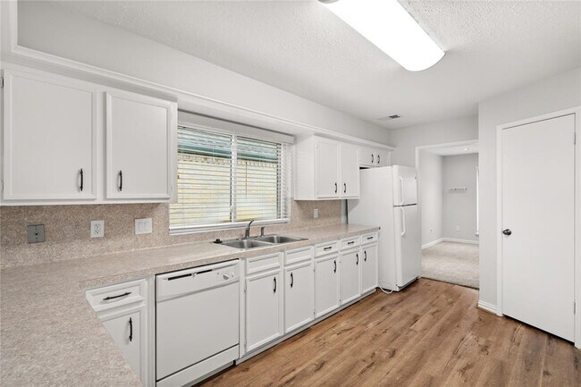 Building Photo - 11834 Oak Meadow Dr