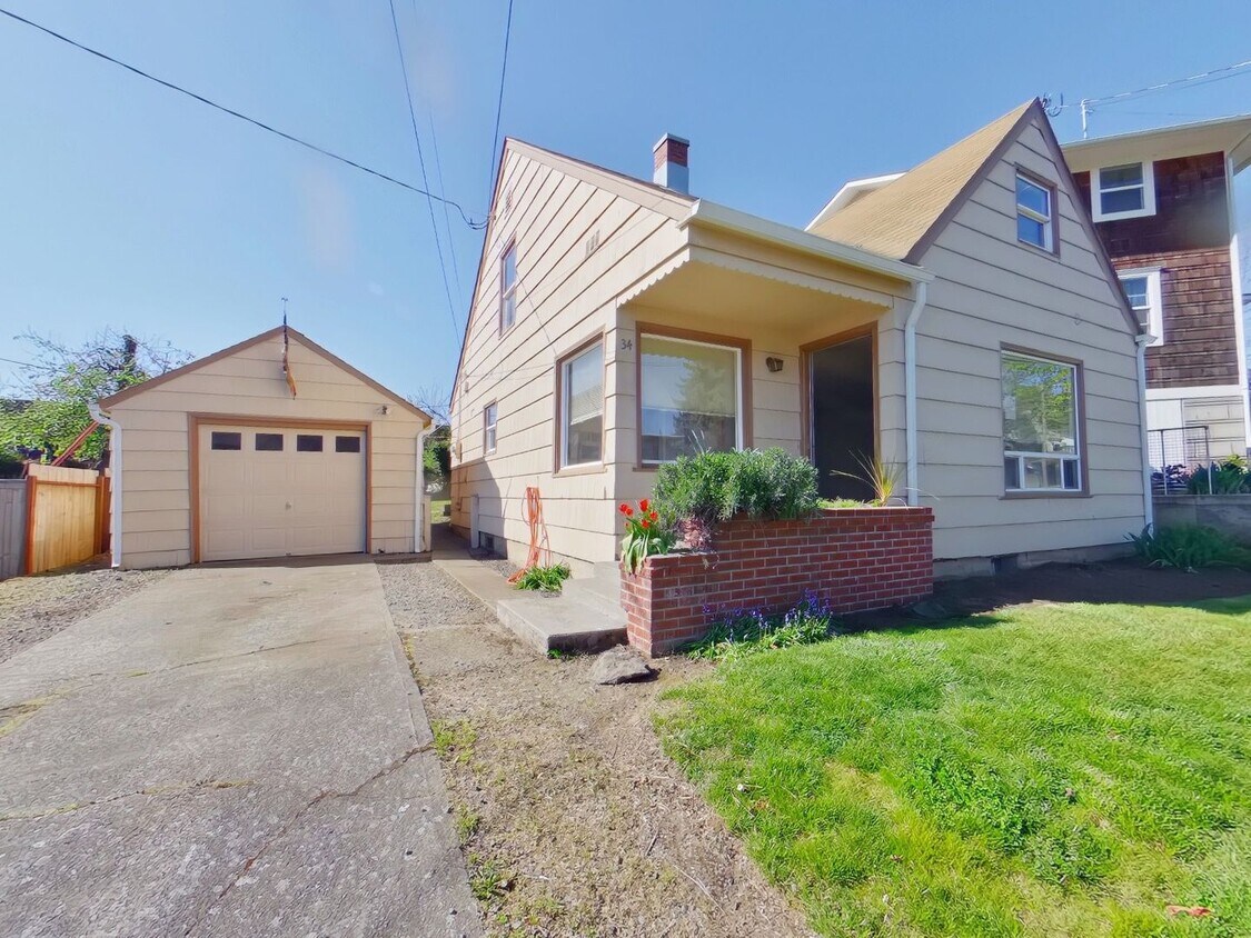 Foto principal - Updated 4 bedroom in South Eugene