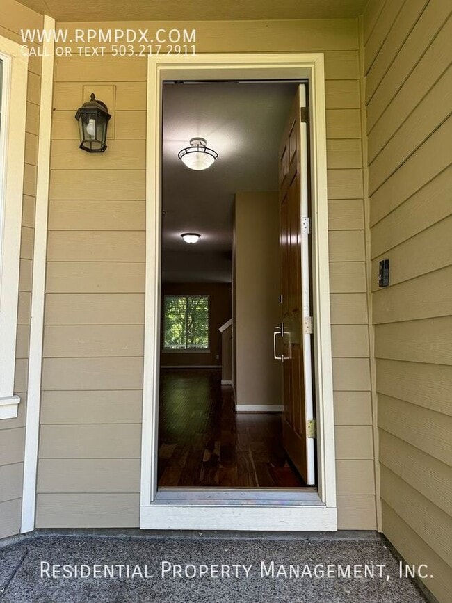 Building Photo - Beautiful Bull Mountain Home