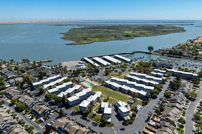 Building Photo - Marina Heights