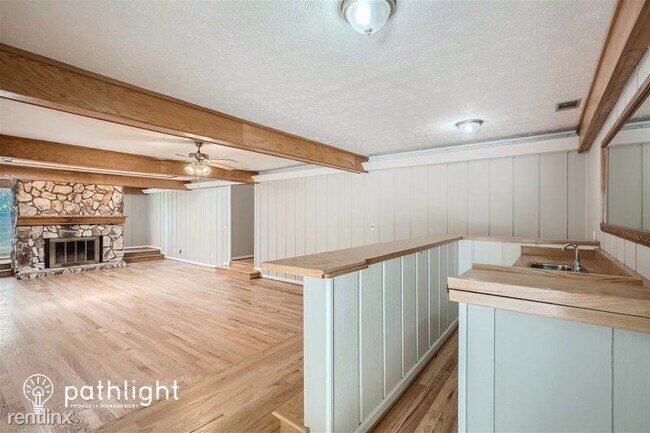 Foto del edificio - 5 br, 3 bath House - 515 Golfview Dr UNIT