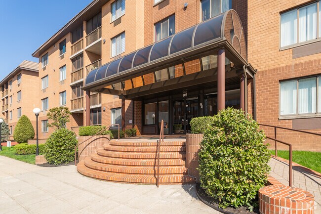 Building Photo - Chestnut Hill at Essex Park