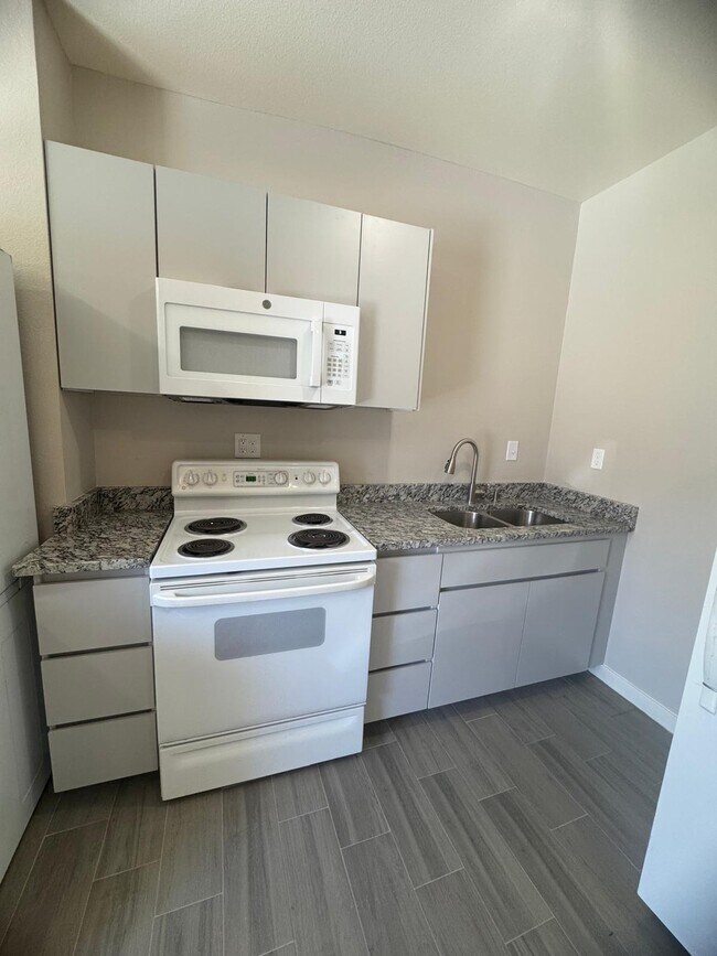 Foto del edificio - 815 1/2 E 3rd Ave