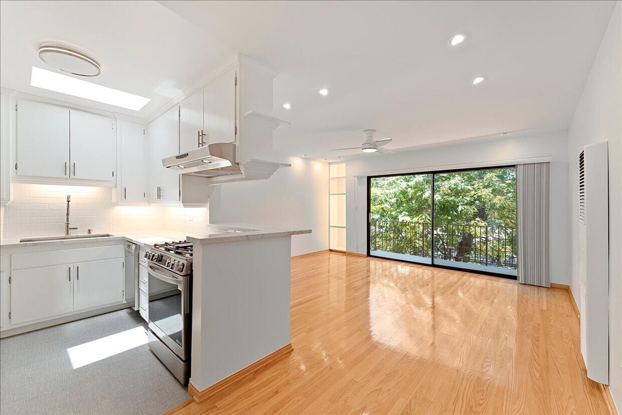 Primary Photo - Beautiful Abbot Kinney Apartment | Private...