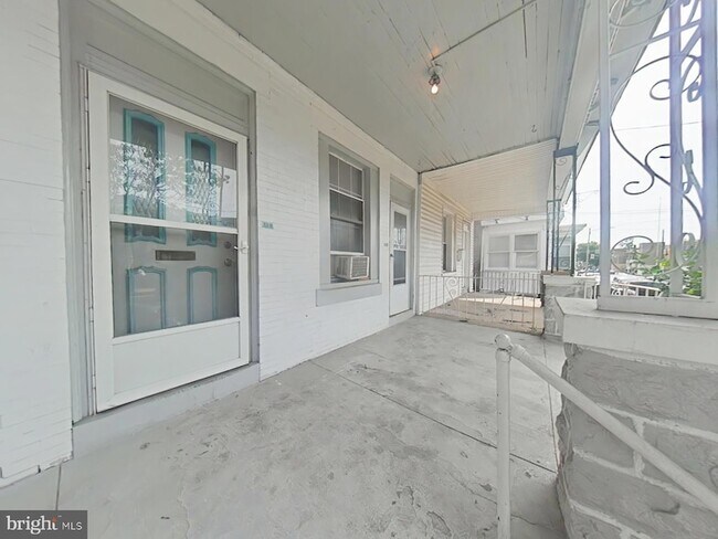 Building Photo - 5723 Spruce St