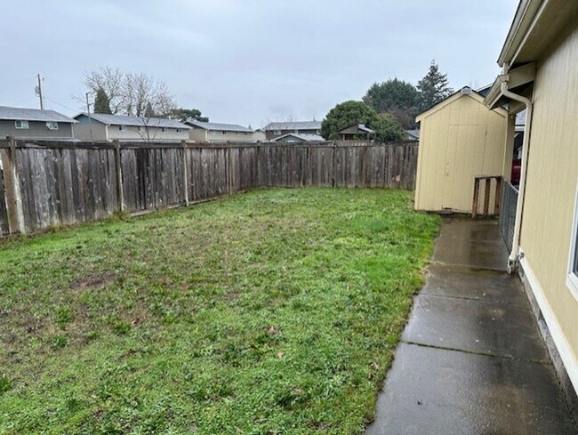Foto del edificio - Updated 3 Bedroom 2 Bath Home In Lebanon
