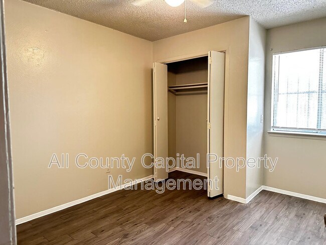Foto del edificio - 1102 Hickory Grove Dr
