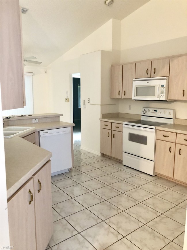 Building Photo - 3 br, 2 bath House - 9 Priory Ln