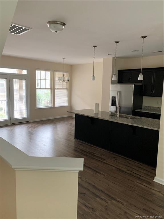 Foto del edificio - 6485 Revere St