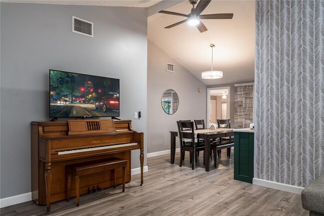 Building Photo - 7507 Woodland Oaks Ct