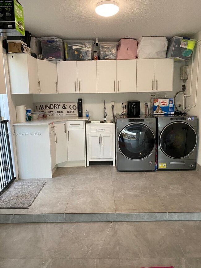 Foto del edificio - 7303 NW 57th Dr