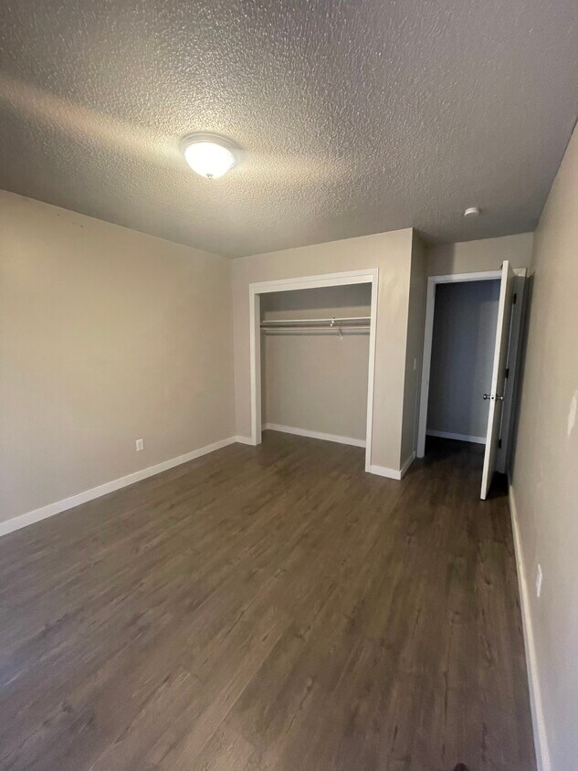 Building Photo - 10502 NE 8th St