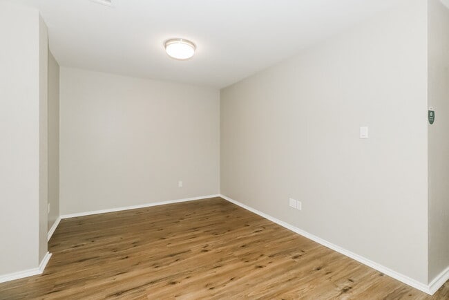 Foto del edificio - 2617 Eastwood Ln