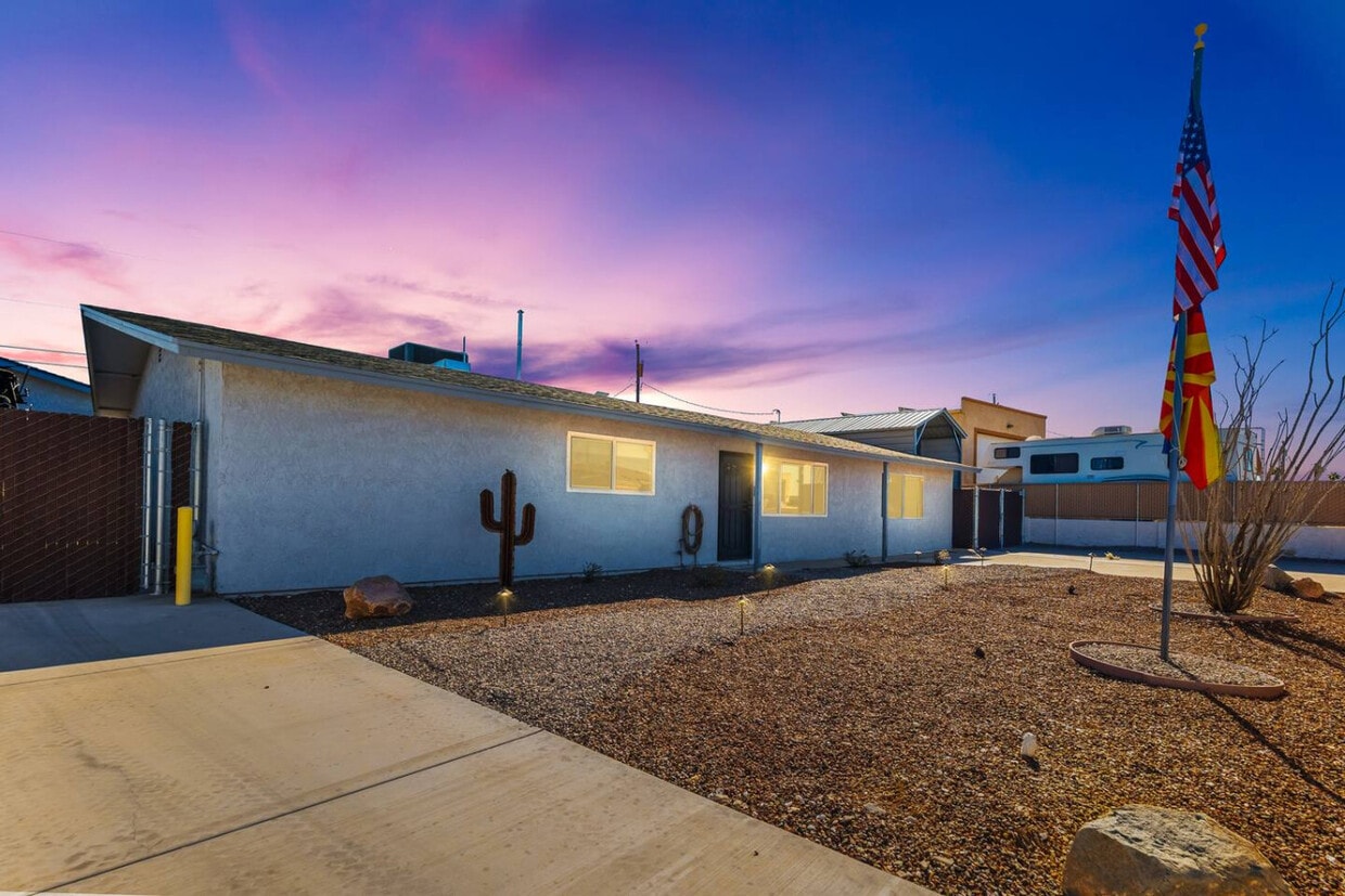 Foto principal - 2261 Sahara Dr