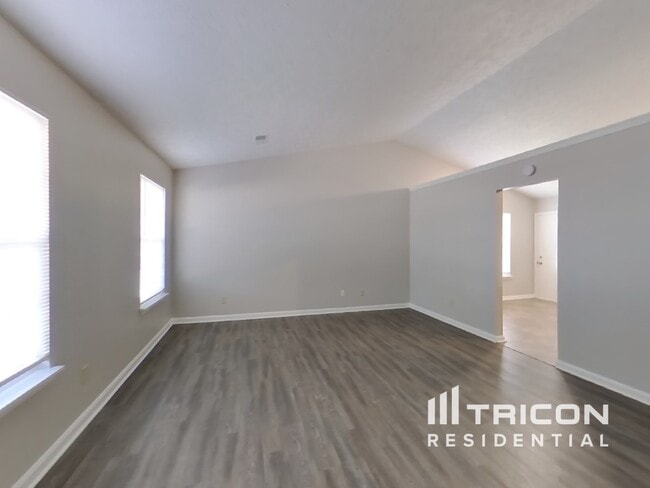Foto del edificio - 4921 May Ridge Ln