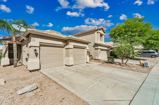 Building Photo - 10122 E Carmel Ave