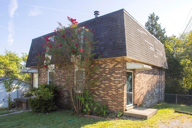 Foto del edificio - 3307 Falls Creek Dr