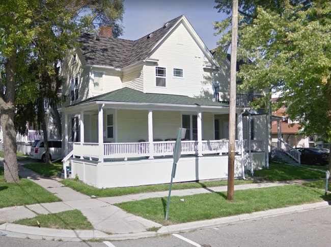 Building Photo - 702 Emmet St