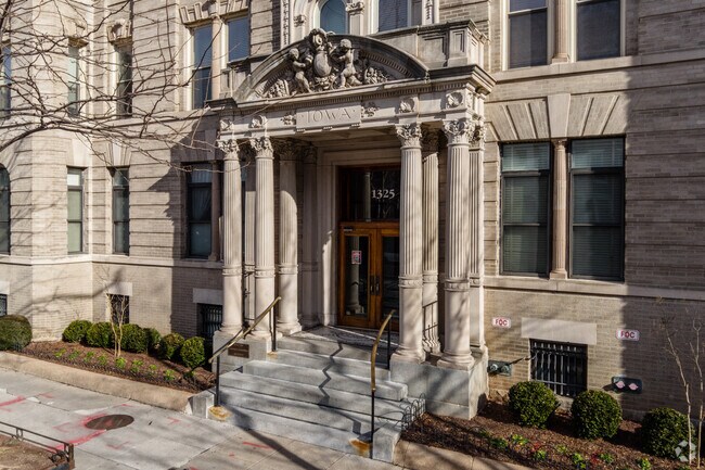Entrada - Iowa Condominiums