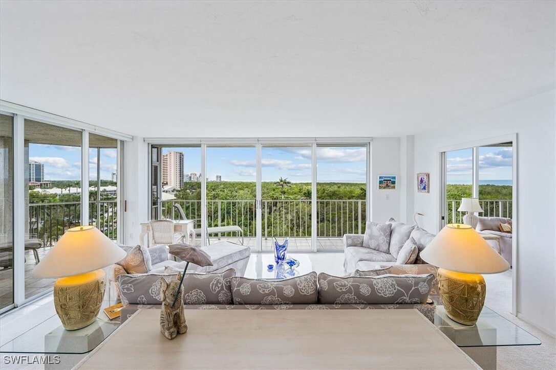 Primary Photo - 6361 Pelican Bay Blvd