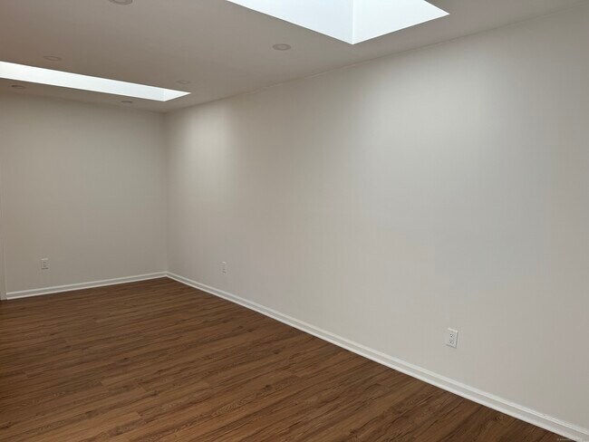 Foto del edificio - 45 Doral Farm Rd