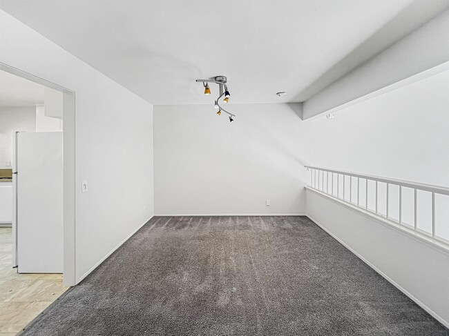 Building Photo - 3312 Caminito Eastbluff